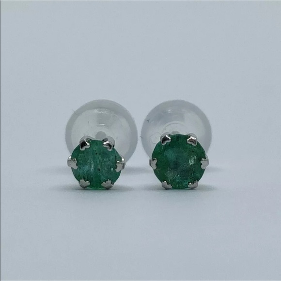 Emerald Earrings 0.10 ct - Picture 3 of 9